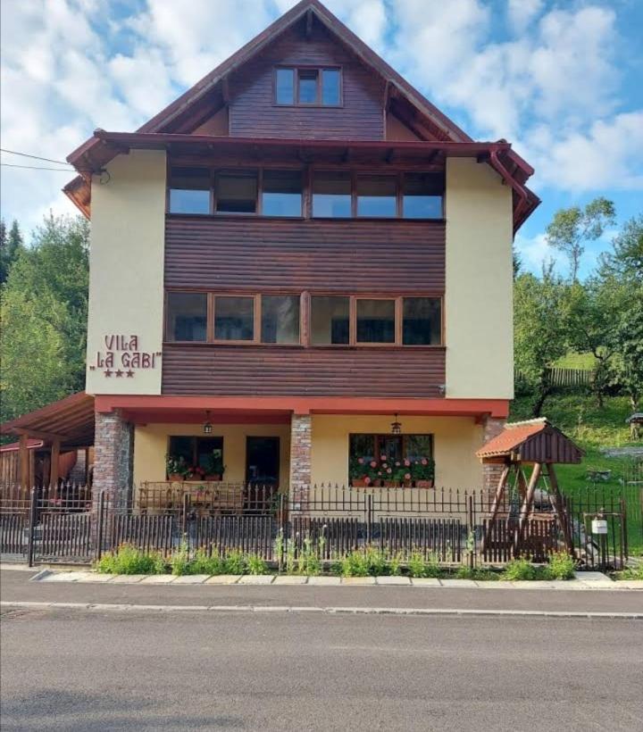 La Gabi Otel Azuga Dış mekan fotoğraf