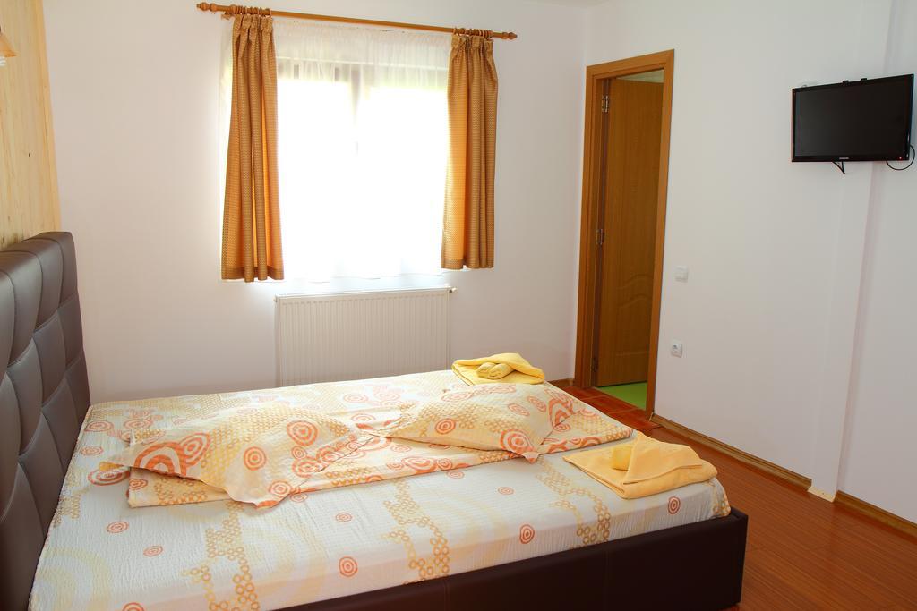 La Gabi Otel Azuga Dış mekan fotoğraf