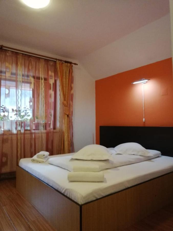 La Gabi Otel Azuga Dış mekan fotoğraf